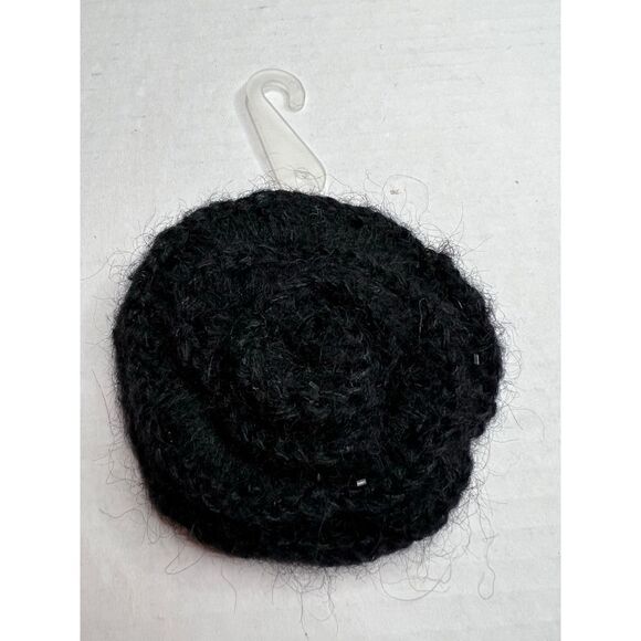 3/$15 or 5/$20 Cream and black knit flower appliqués - Picture 4 of 6